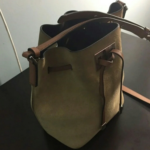 SOLD Michael Kors Miranda bucket bag - Picture 3 of 8